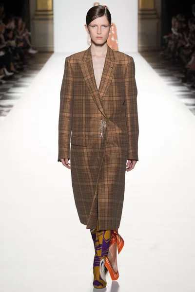Look 2